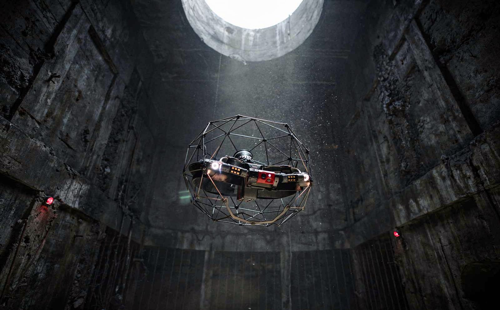 Flyability ELIOS 3 inspecting a vertical mine shaft